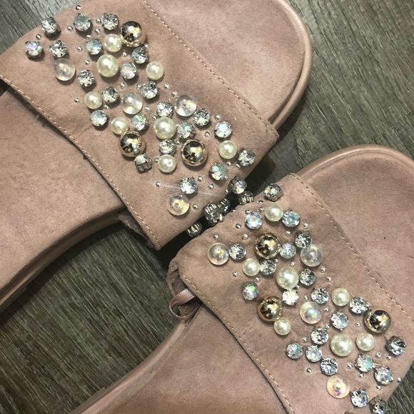 NWT Jeweled Blush Express Sandals - Picture 2 of 3